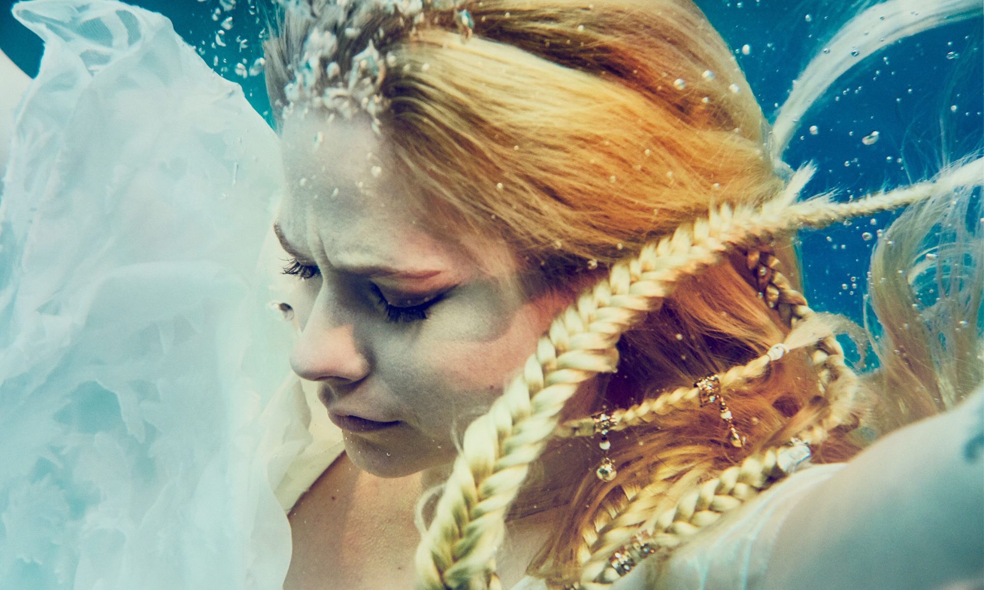 Resultado de imagem para avril lavigne head above water
