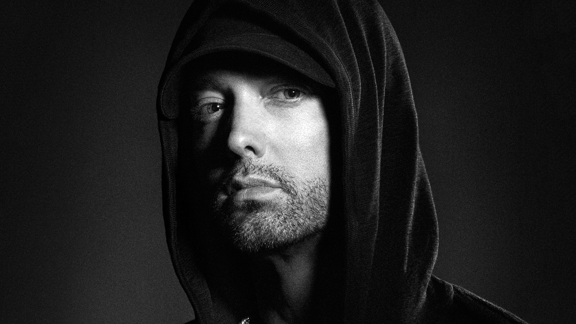 Eminem voit rouge, Machine Gun Kelly est prévenu ! | LIVE ACTU1920 x 1080