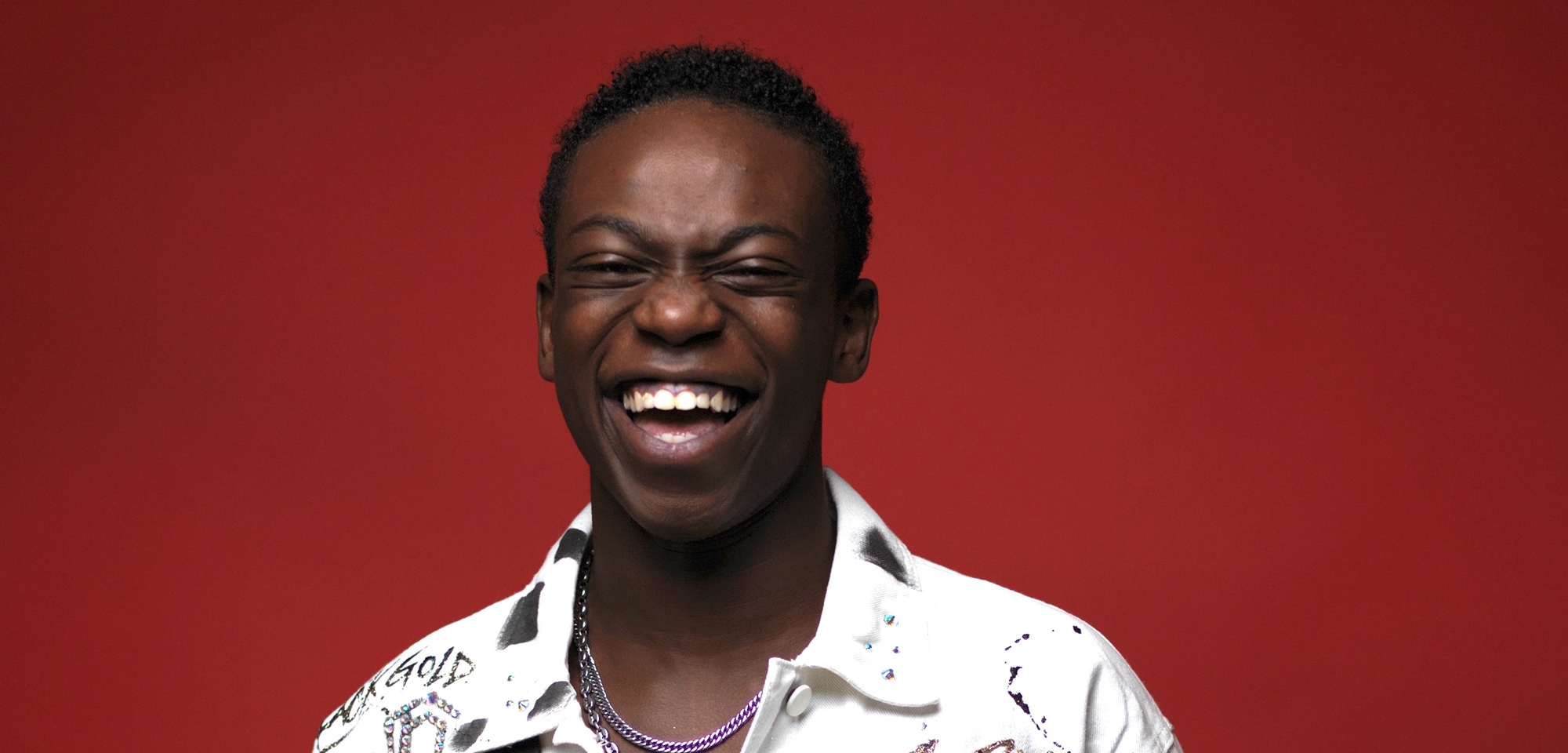 Azize Diabaté dévoile son 1er single « Tourner La Page » ! LIVE ACTU