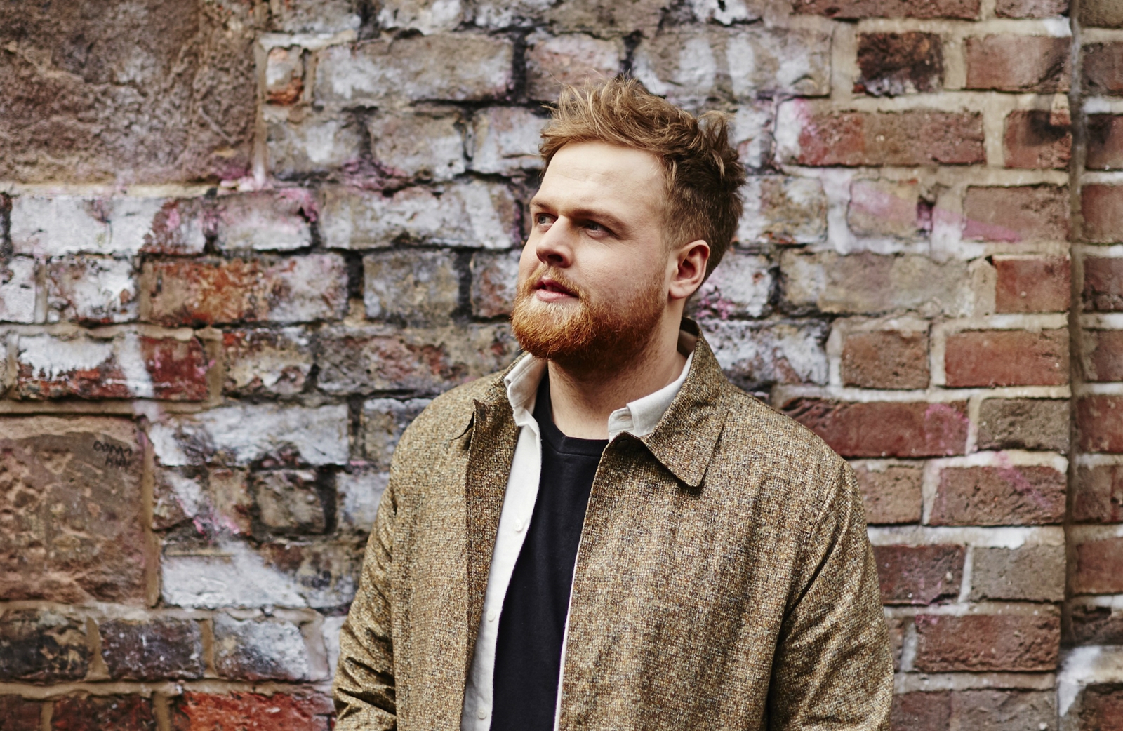 Tom Walker confirme avec « Fly Away With Me » ! LIVE ACTU