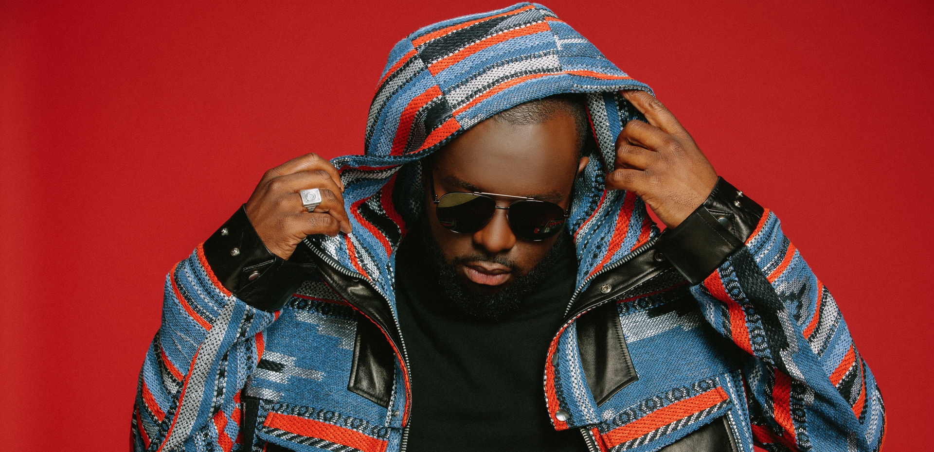 Майтри. Maitre gims фото. Maitre gims фото. Французский рэпер негр maitre. Maître gims без очков.