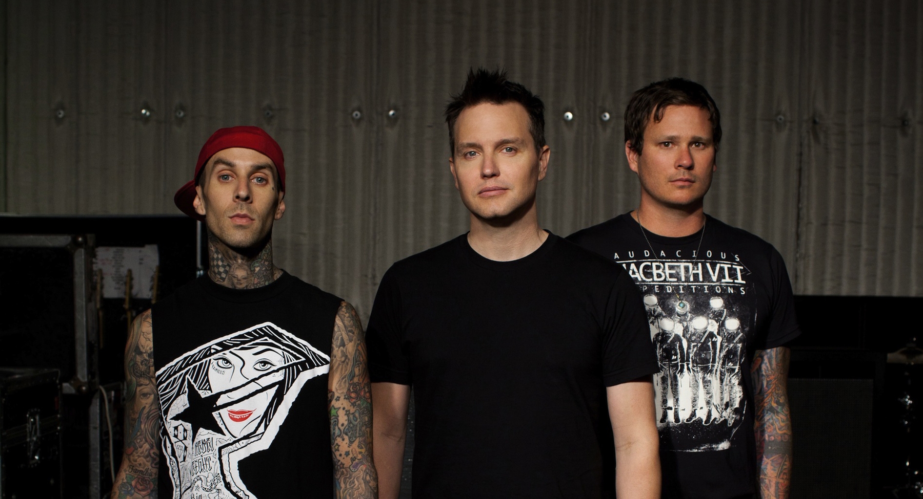 Blink 182 up all night. Блинк 182. Блинк клипы. Солист группы блинк 182. Blink 182 2000s.