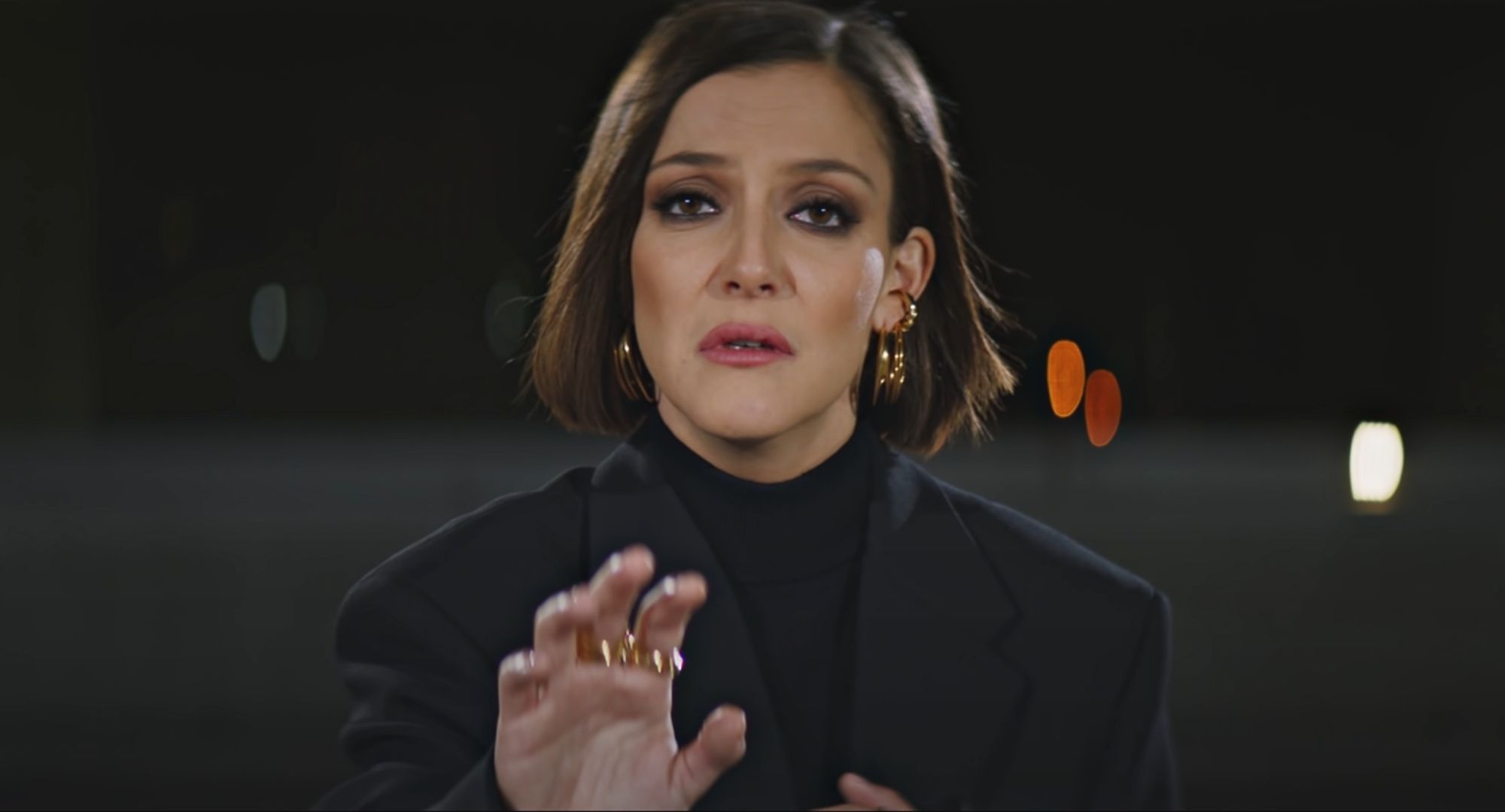 Camille Lellouche T es Où Camille Lellouche signe une nouvelle ballade émouvante avec "T'es où" -  LIVE ACTU